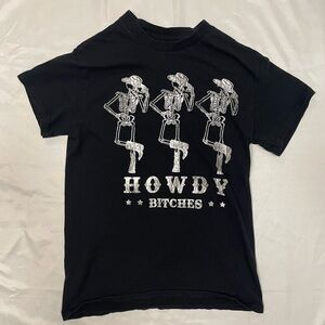 Black Graphic T-Shirt “Howdy Bitches”